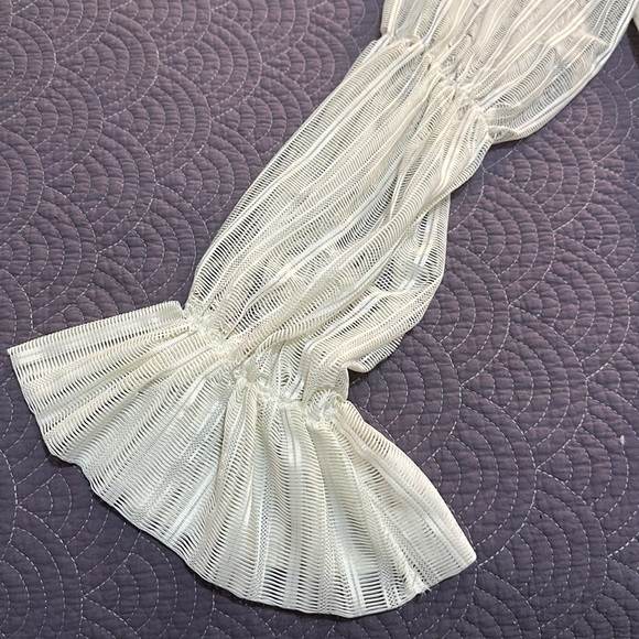 pretty little thing white textured mesh wrap blouse Sz 12 NWT - Picture 6 of 8